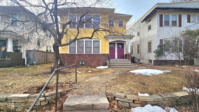 Building Photo - Very well maintained 2 Bed 1 bath duplex at 4536 Grand Ave S, Minneapolis.