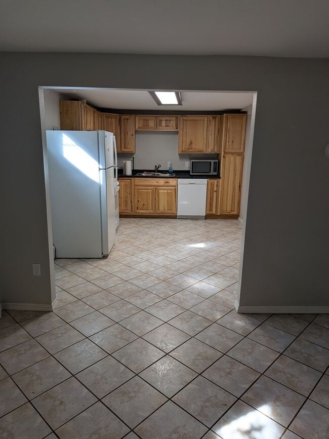 Photo - 3 Bedroom 1 Bathroom Apartment in Golden! Unit 943B
