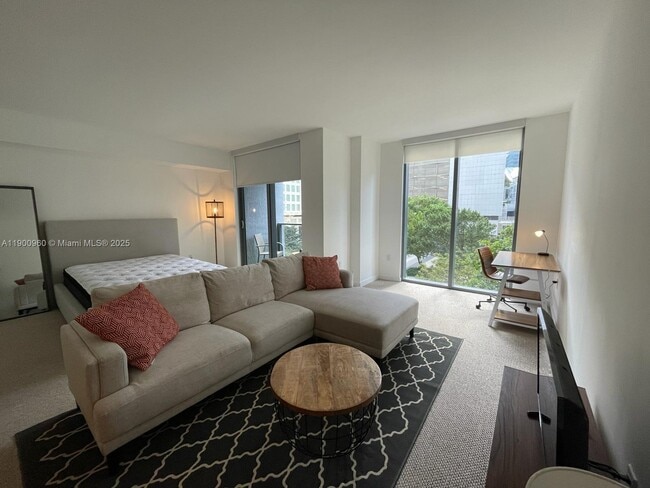 Photo - 31 SE 6th St Unidad 505