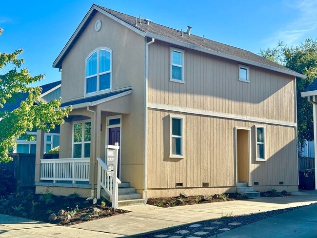 Building Photo - 749 Fresno Ave Rental