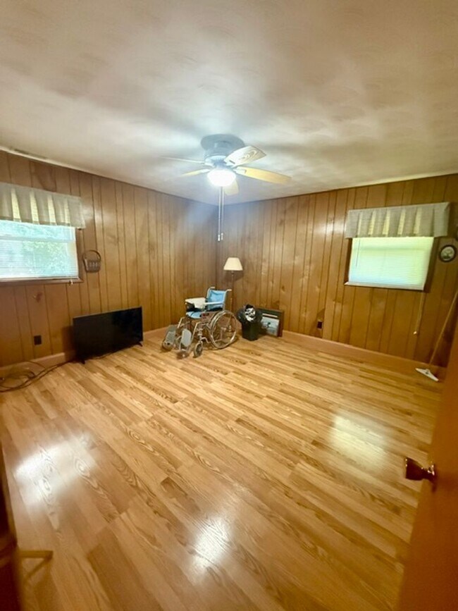 Photo - 2529 McLean Rd