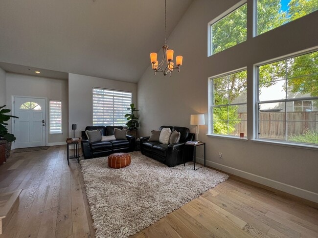 Photo - 35 Regatta Way