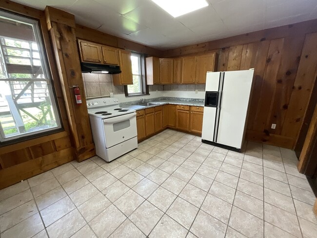 Photo - 233 W Jackson St