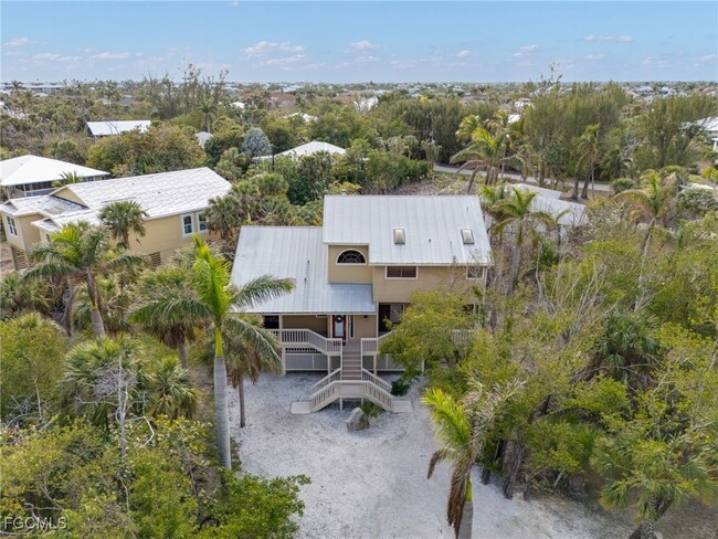 Photo - 1241 Junonia St