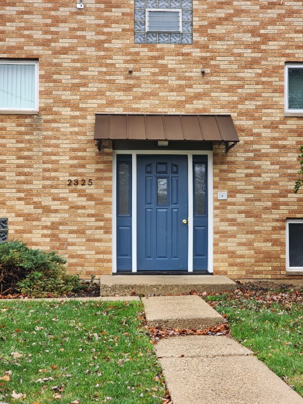 Building Photo - 2325 Lewis Ave