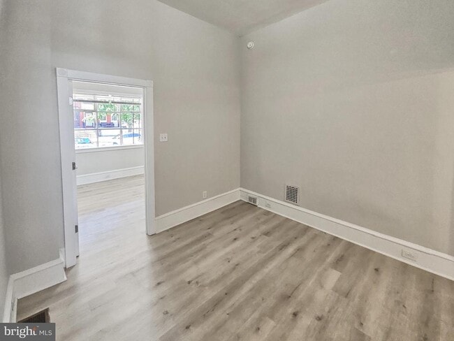 Photo - 637 N 32nd St