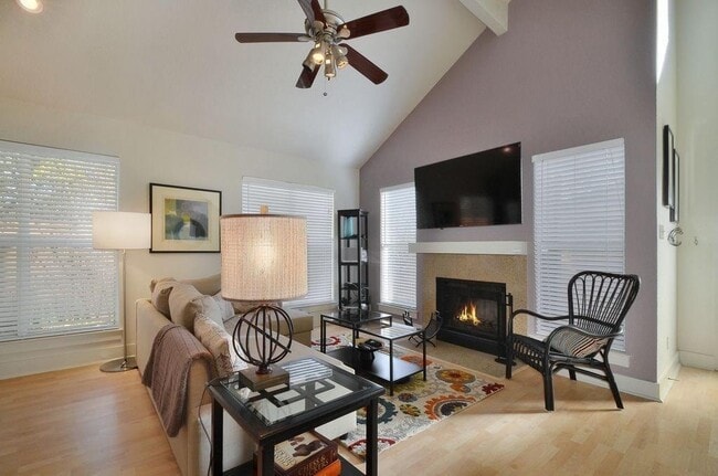 Photo - 1302 Danbury Sq Unit #D