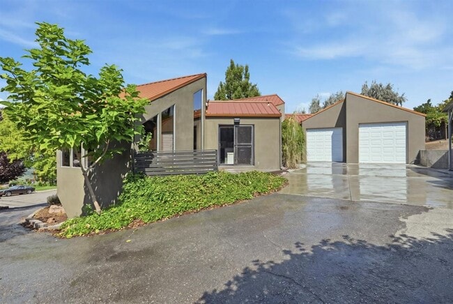 Photo - 2944 Starview Dr