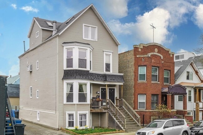 Building Photo - 3414 N Damen Ave Unit BSMT