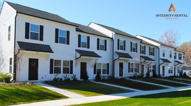 Building Photo - 3 Bedroom Townhome Minutes from Downtown Oakboro - MOVE IN READY