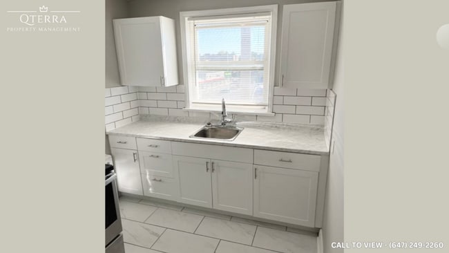 Photo - 1011 Adelaide St N