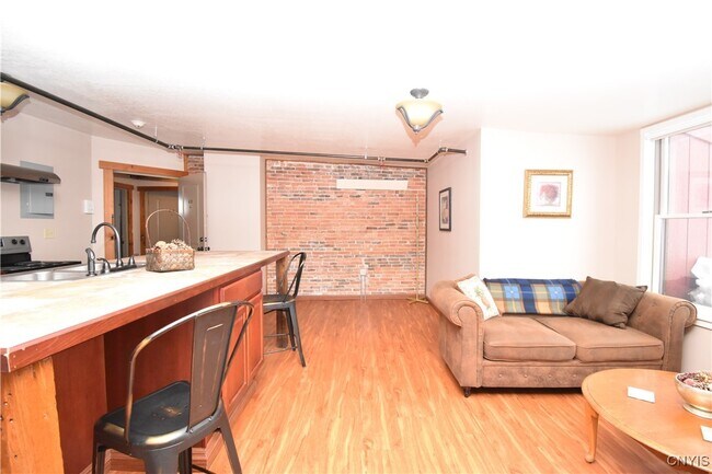 Photo - 150 Court St