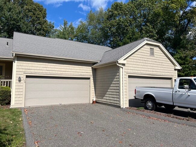 Building Photo - 12 Boulevard Dr