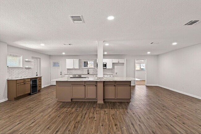 Photo - 192 Oriole Dr