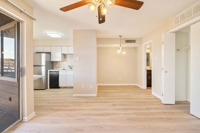 Photo - 1 Bedroom, 1 Bath Condo w/ Community Pool on East Riverside Unidad 155