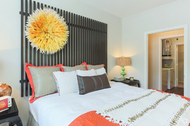 2BR,2BA,-1122SF Chambrays I