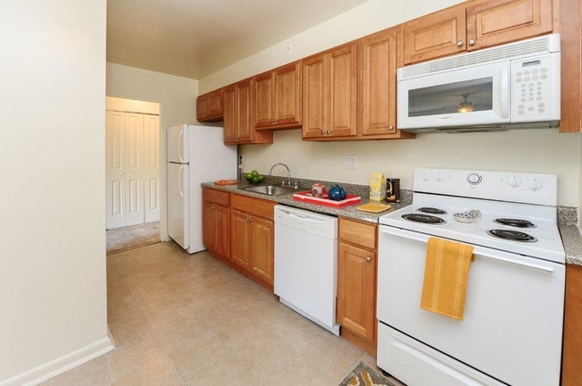 Colonials Apartment Homes