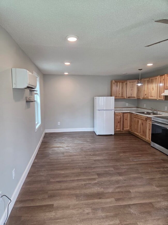 Photo - 1744 Granby Rd