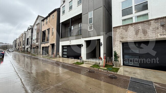 Photo - 2635 Carmelita St