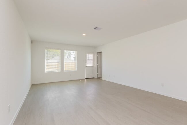 Photo - 613 Craven St