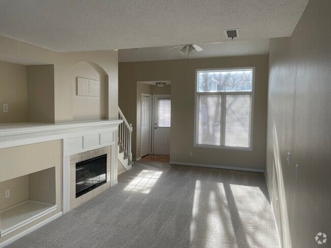 Building Photo - 811 Burr Oaks Dr Rental