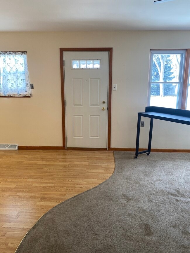 Photo - 4517 Cracow Ave