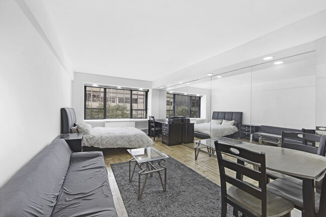 Building Photo - 210 E 47th St Rental