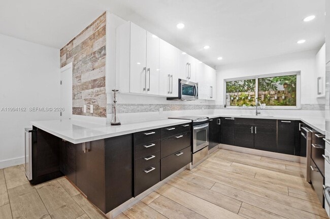 Building Photo - 3551 E Glencoe St