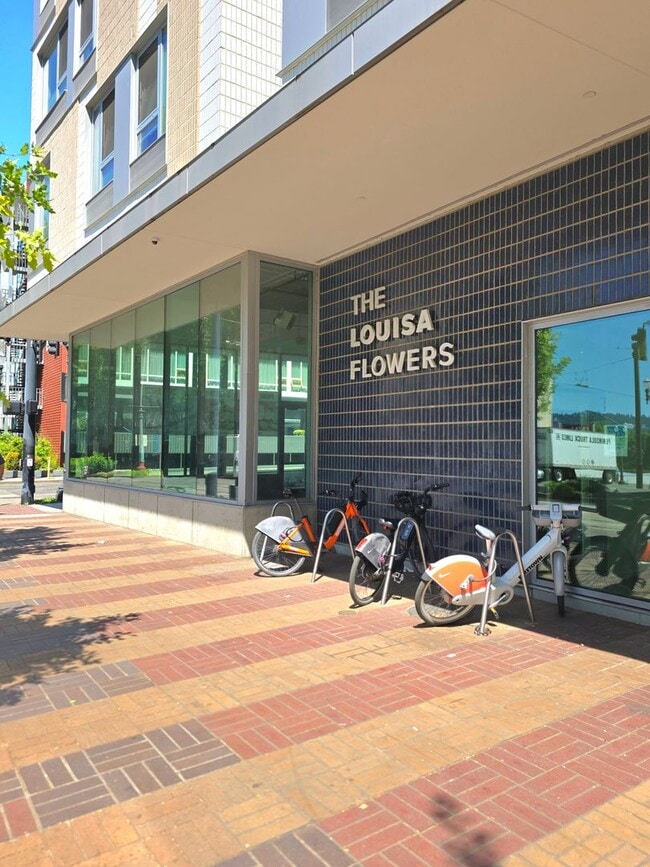 Photo - Louisa Flowers apartments