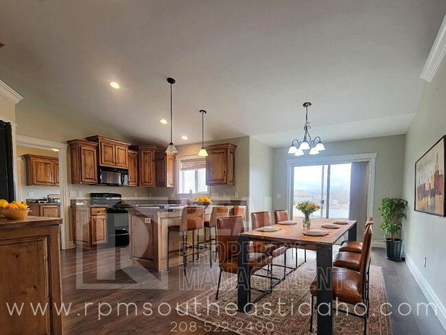 Large & Beautiful 6 Bedroom, 3 Bathroom Ho... - Large & Beautiful 6 Bedroom, 3 Bathroom Ho... House