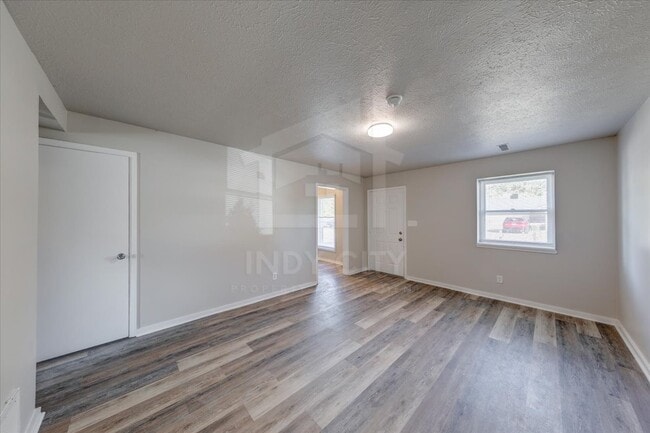 Photo - 205 N Manngrove Ln