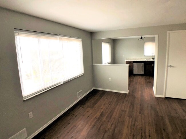 Livingroom - 162 Pointview Rd