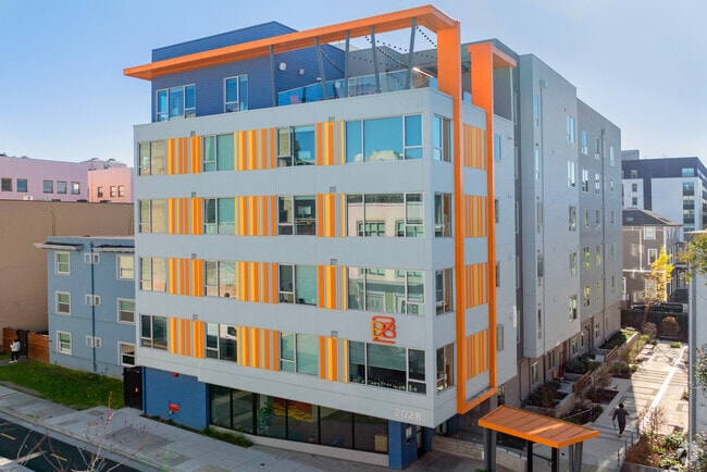 Building Photo - B28