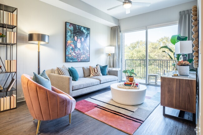 1HAB, 1BA - 749 ft² - The Marlowe