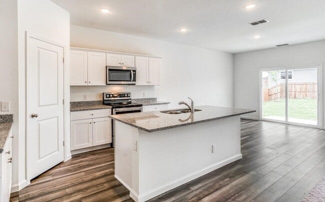 Photo - 720 Holly St