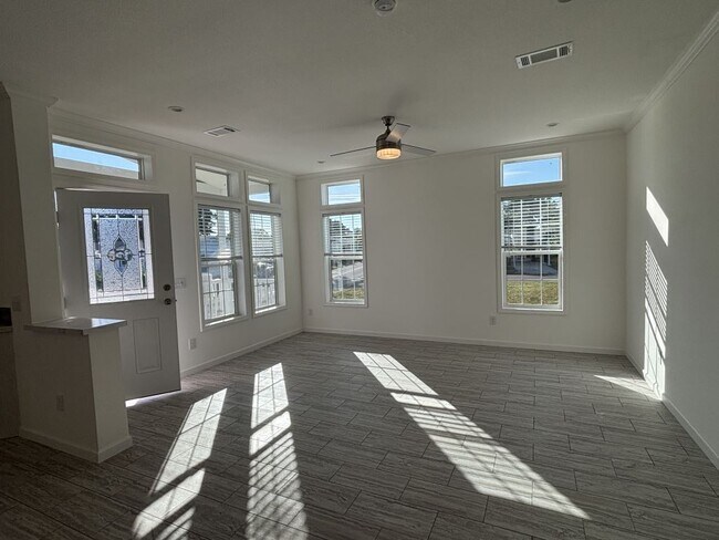 Photo - 557 Bimini Cay Cir