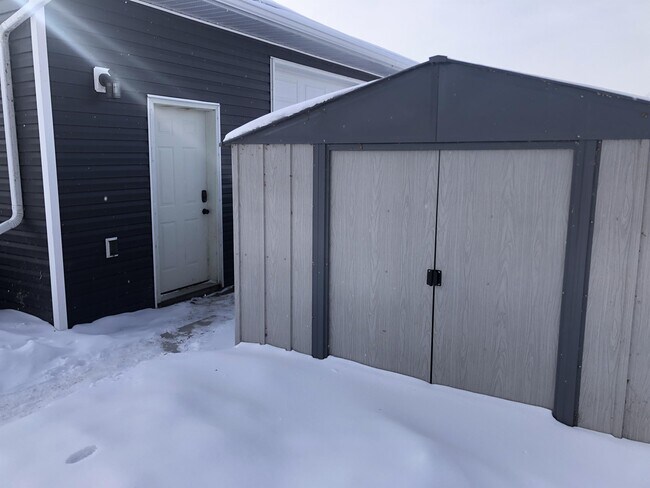 Photo - 4308-4346 46 St