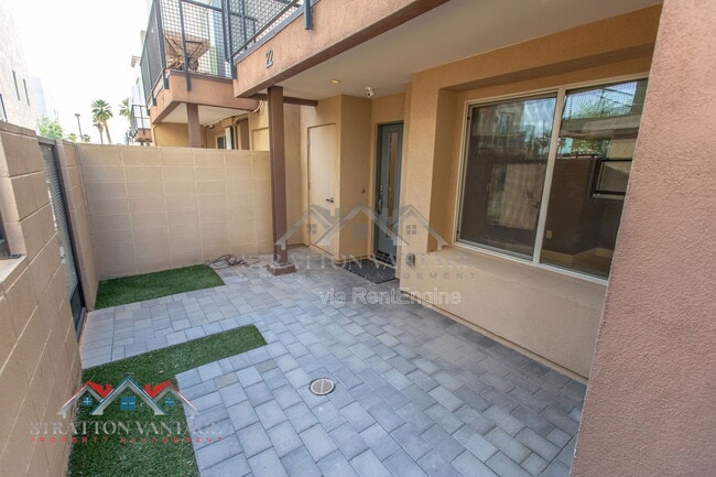 Photo - 820 N 8th Ave