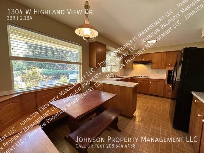 Photo - 1304 W Highland View Dr