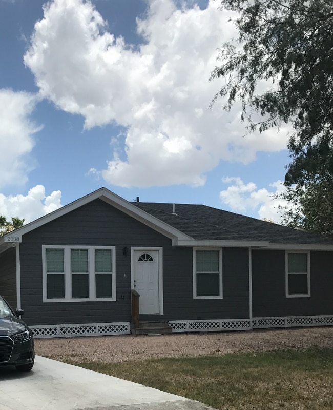 Building Photo - 2008 N Cummings Ave