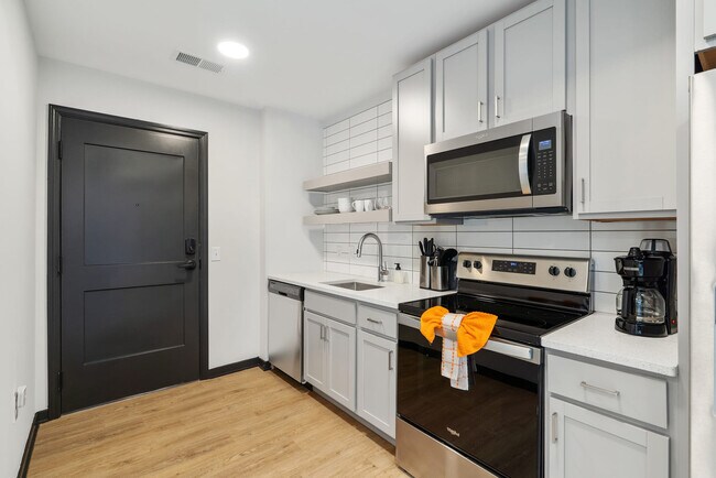 Photo - 423 E Michigan St Unit ID1026472P