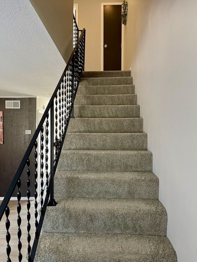 Photo - Cute and Convenient  South Nashville Townhouse near BNA and Woodbine - Renovated