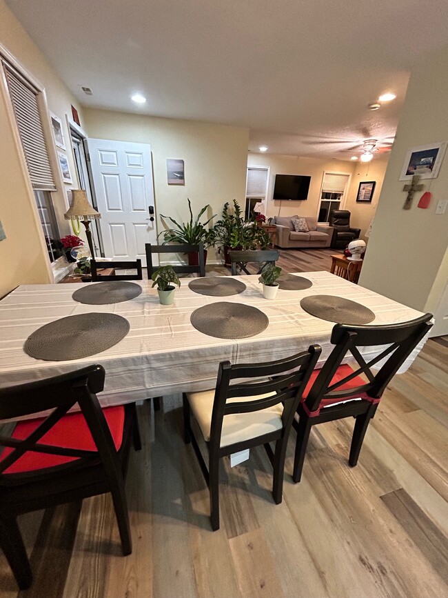 Photo - 9573 6th Bay St