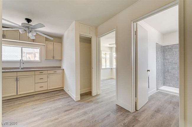 Building Photo - 1405 E Bridger Ave