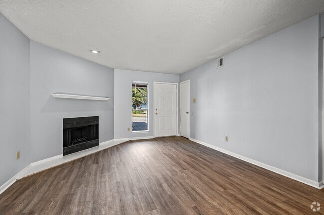 1BR, 1BA - 750SF