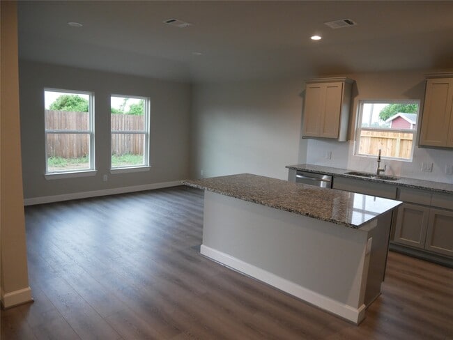 Photo - 1621 La Delle St