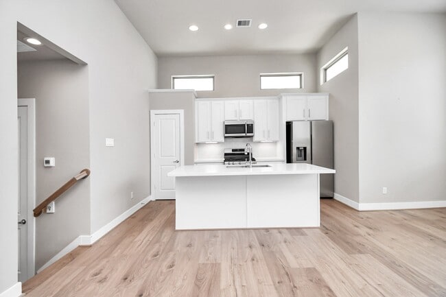 Photo - 1105 Olivier Ln