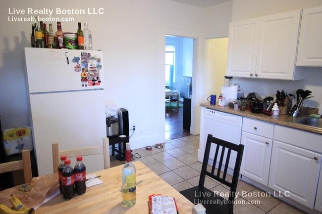 Photo - 162 Kelton St Unit #1