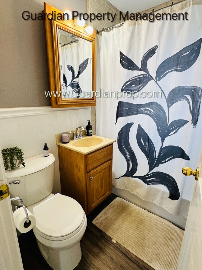Photo - St Louis Park Single Family Home, 2 Car Garage, Fenced Yard, Gas Fireplace, Dishwasher