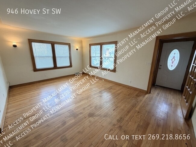 Photo - 946 Hovey St SW